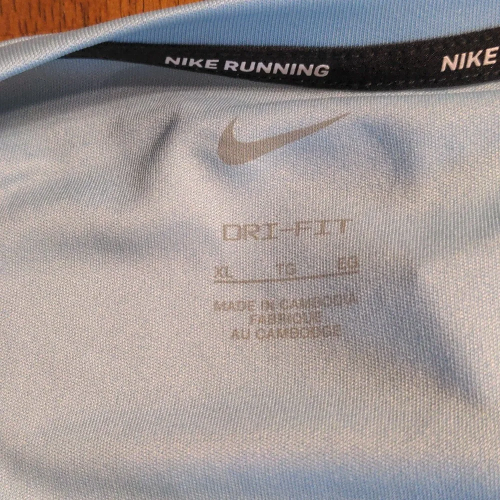 Nike DRI-FIT tank top - Picture 5 of 9